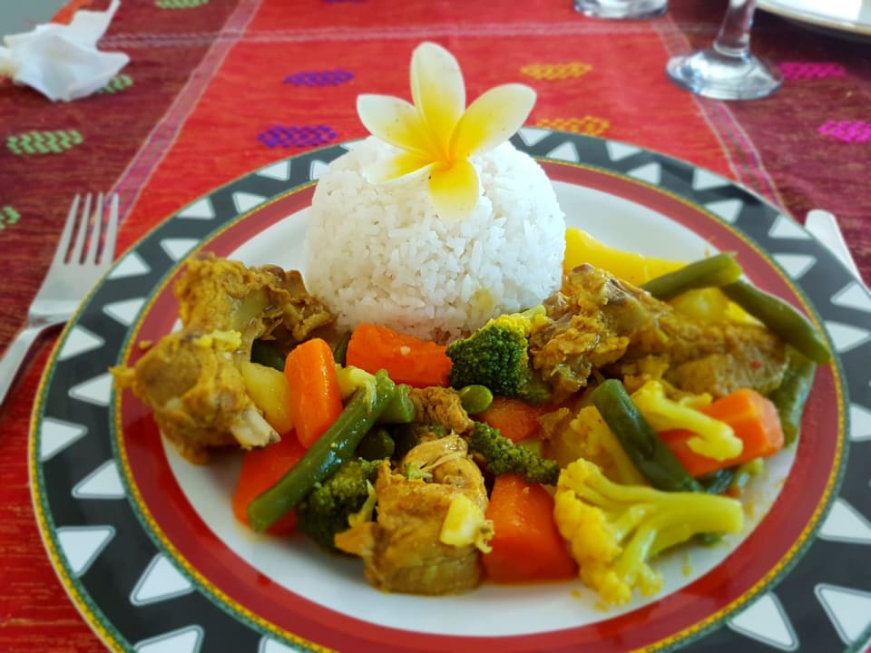 Gastro Zoé’s Paradise Waterfront Hotel