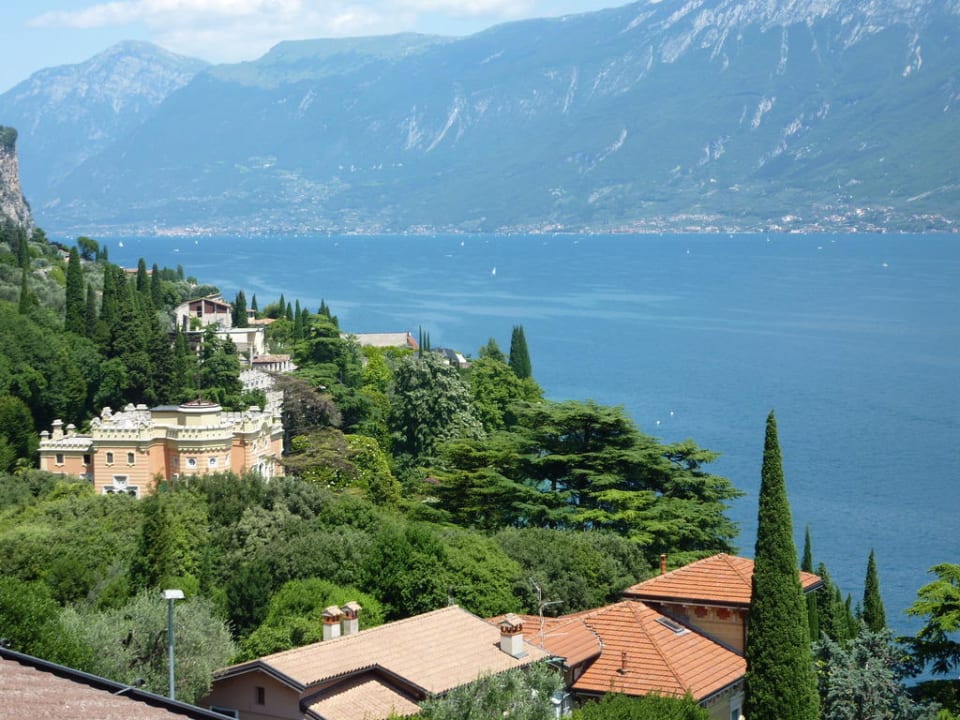Blick vom Hotel auf den Gardasee Hotel Meandro