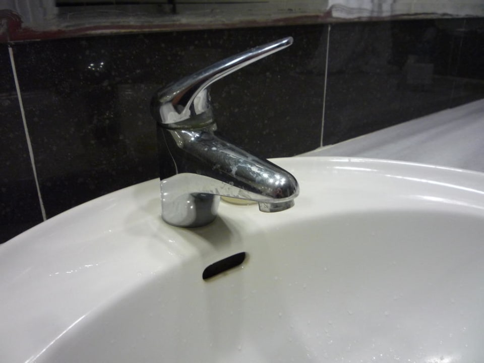 Offener Kran ohne Wasser / Waschbecken Kipriotis Panorama Hotel & Suites