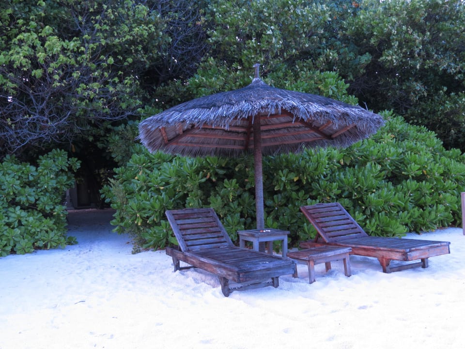 Eigene Strandliegen NH Collection Maldives Reethi Resort