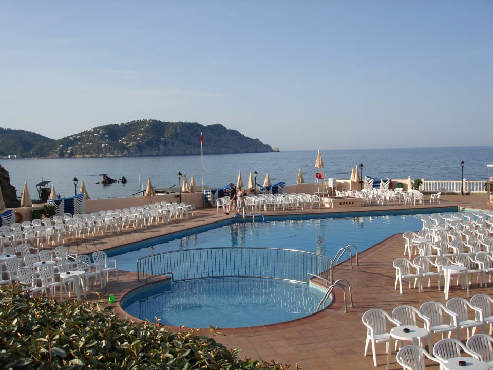 Animationspool im Cala Blanca Invisa Figueral Resort Cala Blanca