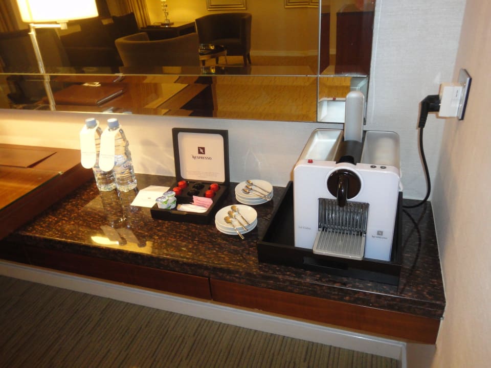Nespresso Maschine  Crowne Plaza Dubai - Festival City by IHG