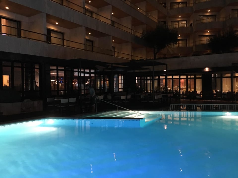 Abends am Pool Hotel Serrano Palace