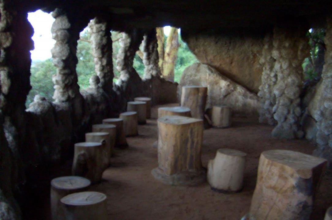 Aussichtspunkt/Tierfütterung Hotel Amboseli Sopa Lodge