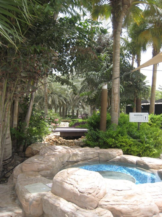 Gartenanlage Le Meridien Mina Seyahi Beach Resort & Waterpark