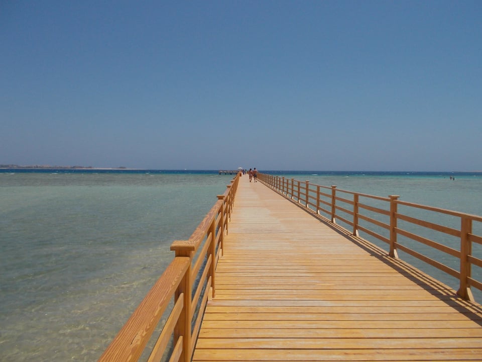 The new jetty on the beach Tropitel Sahl Hasheesh