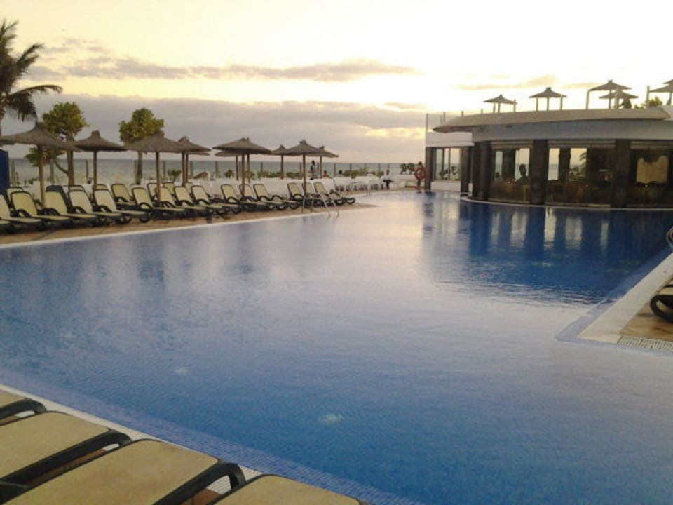 Pool mit poolbar allsun App.-Hotel Barlovento