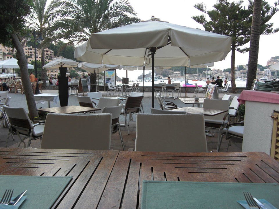 Aussensitzplätze der Brasserie Hotel Los Geranios