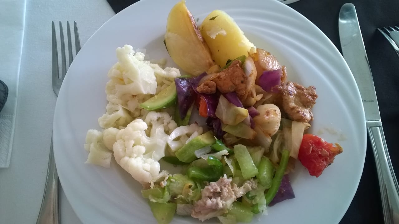 Restaurant Three Corners Equinox Beach Resort