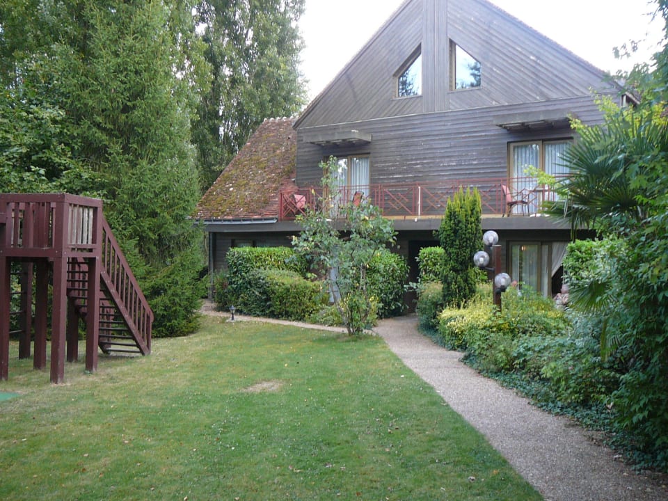 "Hinterhaus" und Garten Hotel Logis Domaine de L'Arbrelle