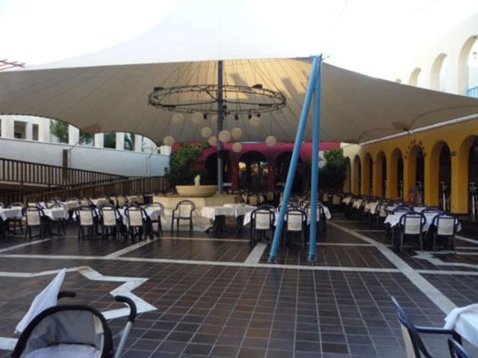 Barbereich vor dem Hauptrestaurant Alua Suites Fuerteventura