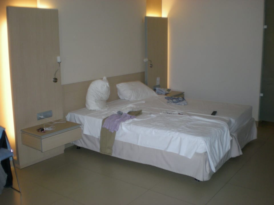 Bett unseres Doppelzimmers Atlantica Mikri Poli Crete