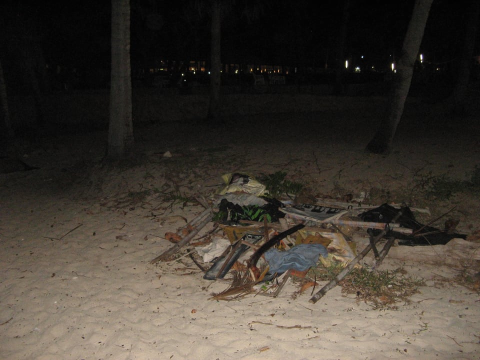 Angeschwemmter Müll PrideInn Flamingo Beach Resort & Spa