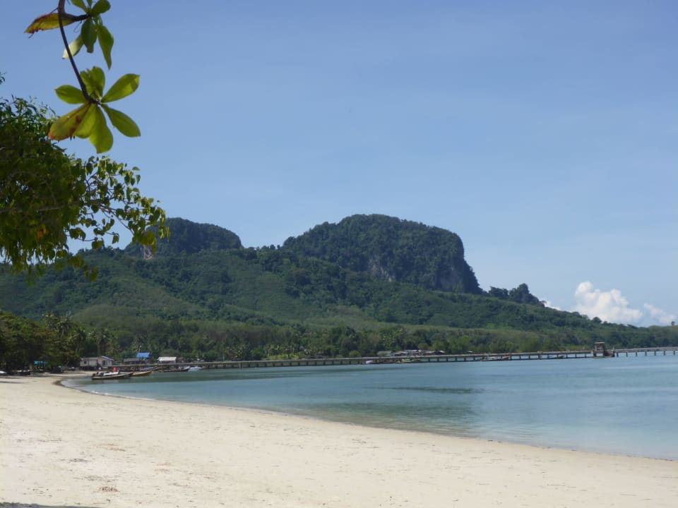 Strand vor unserem Bungalow Koh Mook Sivalai Beach Resort