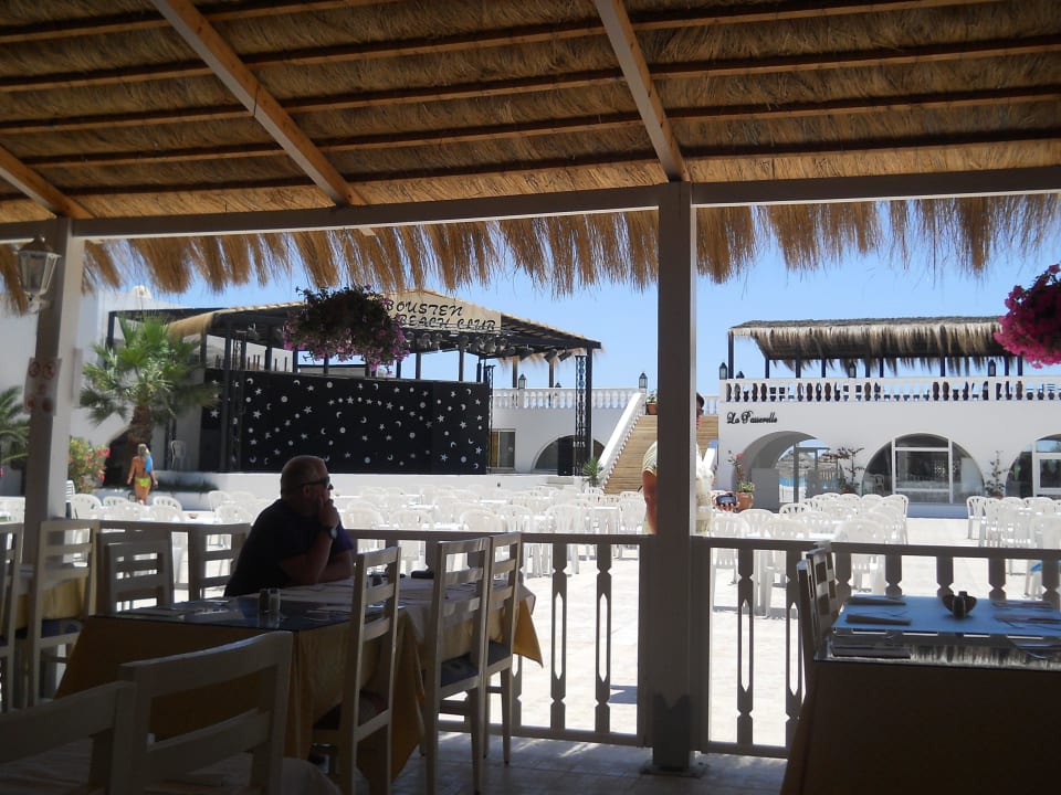 Терраса ресторана, напротив сцена и бар The Club Hammamet