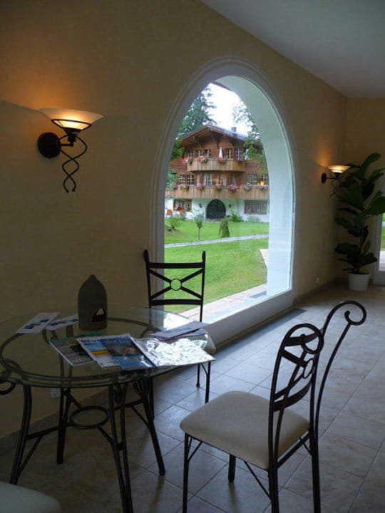 Aussicht vom Pool Waldhotel Doldenhorn & Landgasthof Ruedihus