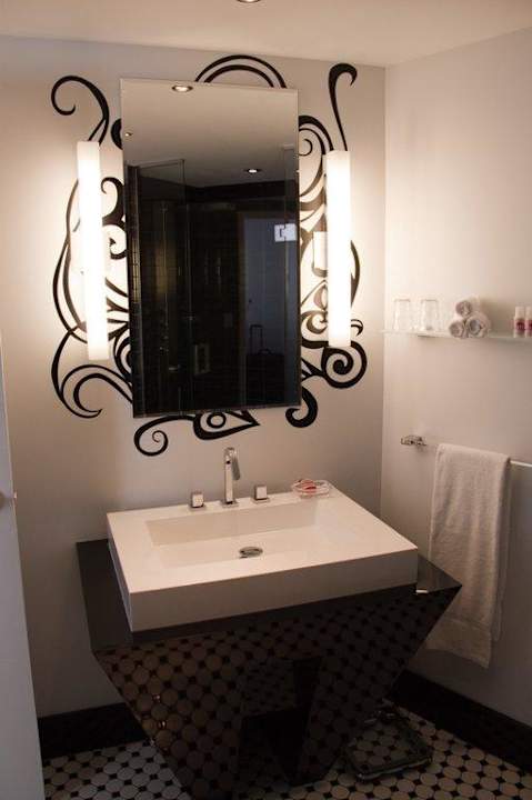 Bad Hotel Chez Swann