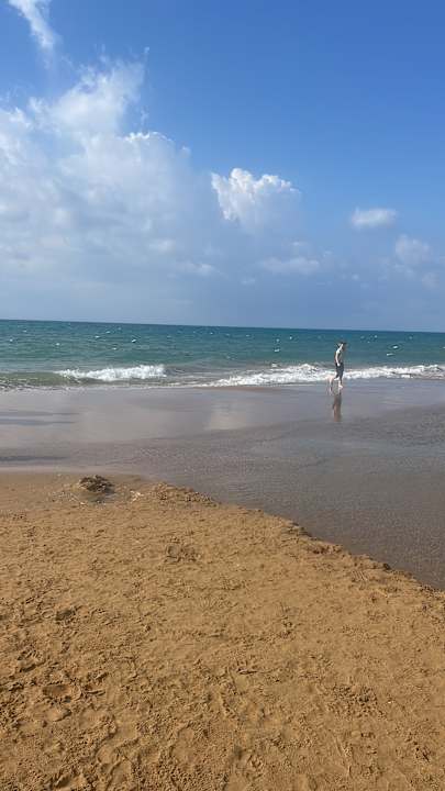 Strand Club Grand Side