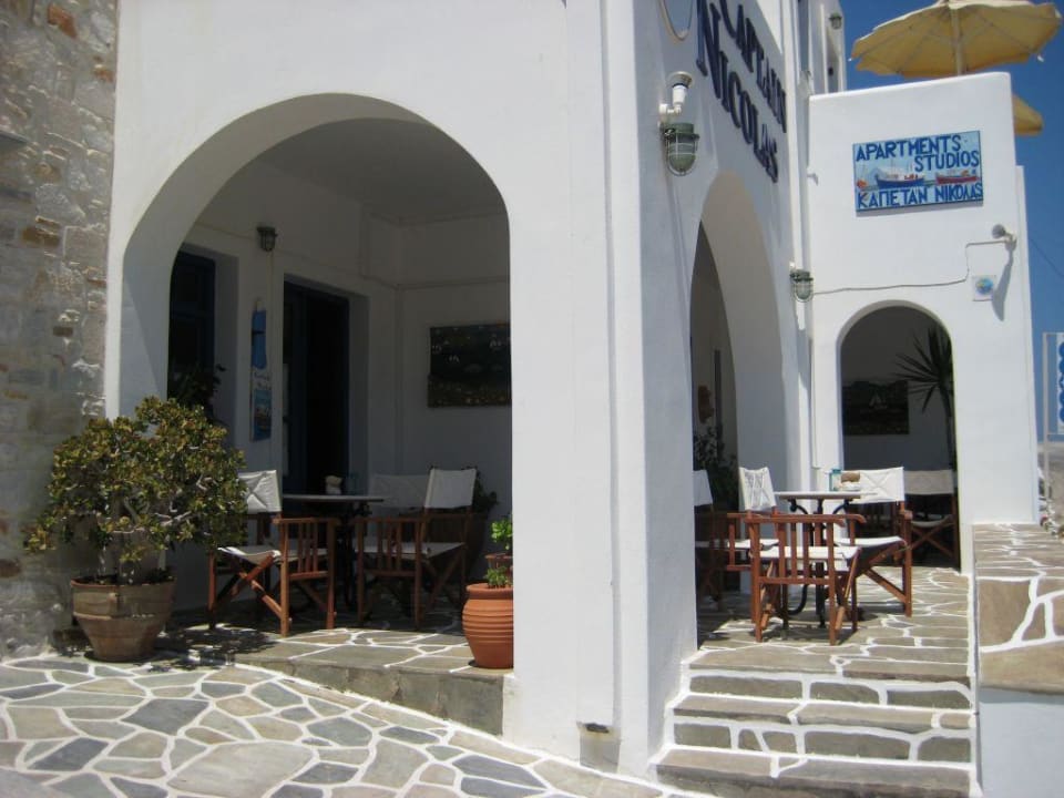 Frühstücksterrasse, Hoteleingang Hotel Captain Nikolas