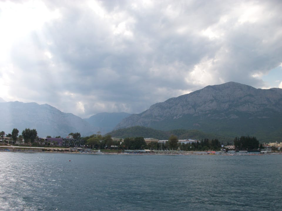 Strand und Hotel von der Seeseite Crystal De Luxe