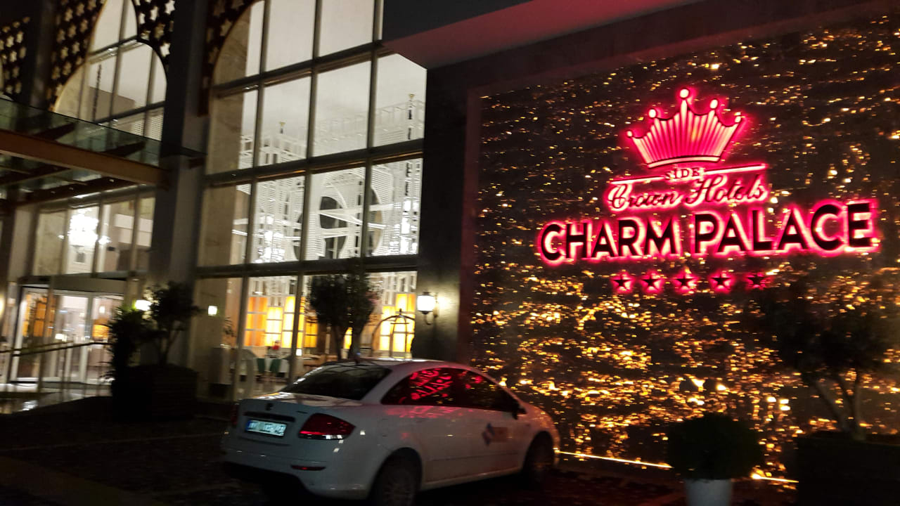 Abends Well Palace Side