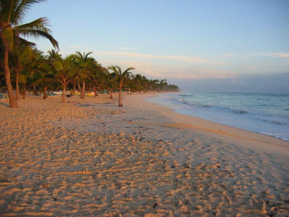 Strand morgens Hotel Riu Bambu
