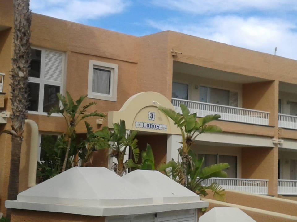 Einer der Eingänge zu den Zimmern Abora Interclub Atlantic by Lopesan Hotels