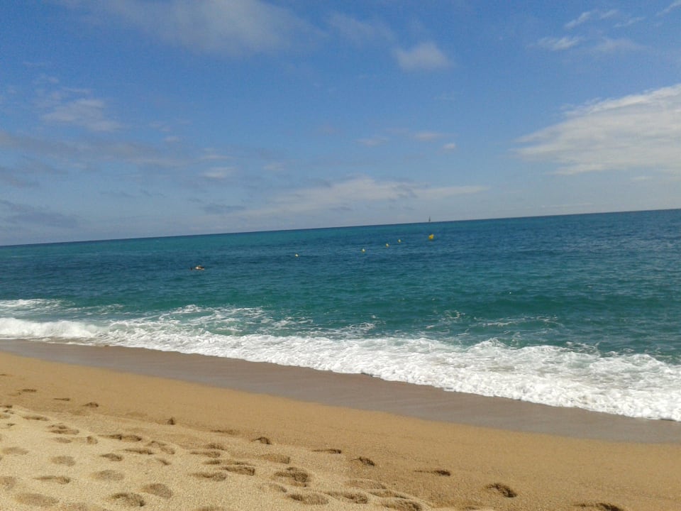 Der lange Strand CAPRICI BEACH HOTEL & SPA