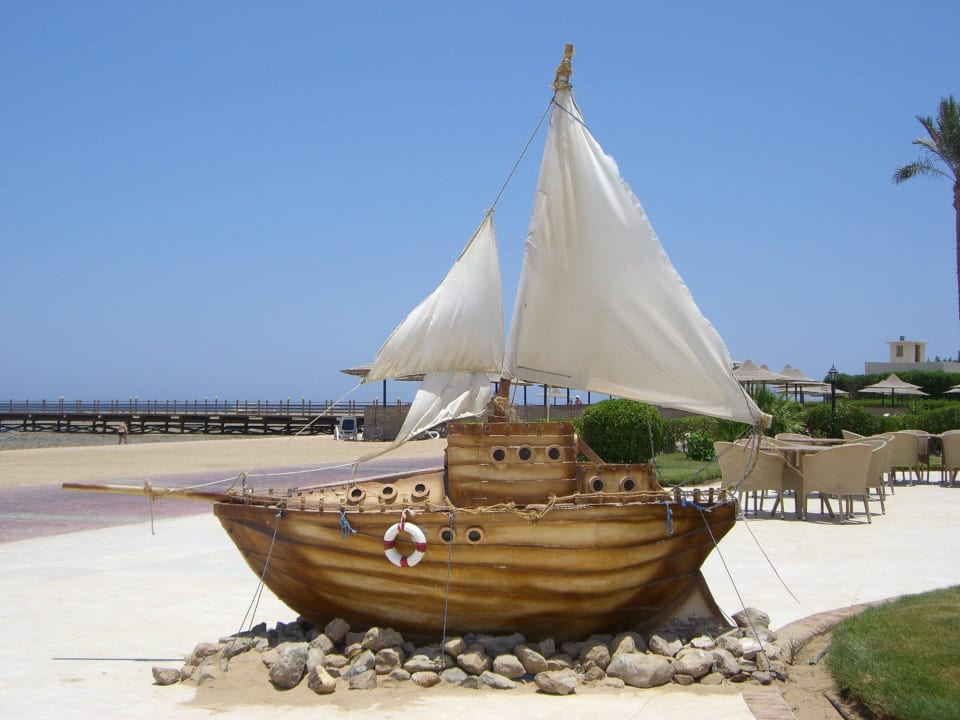 Kleines Deco Schiff Cleopatra Luxury Resort Makadi Bay