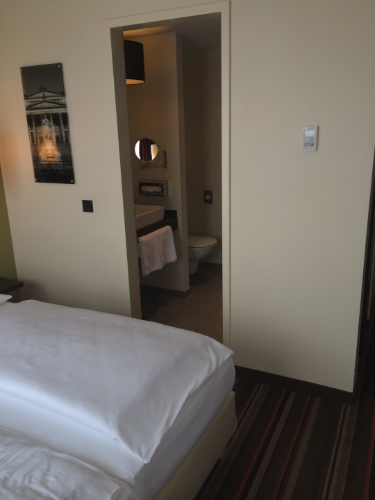 Blick ins Bad Leonardo Hotel Berlin