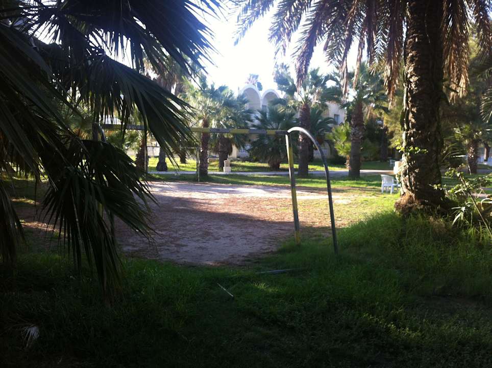 Ungepflegte Gartenanlage! Hotel Marhaba Club