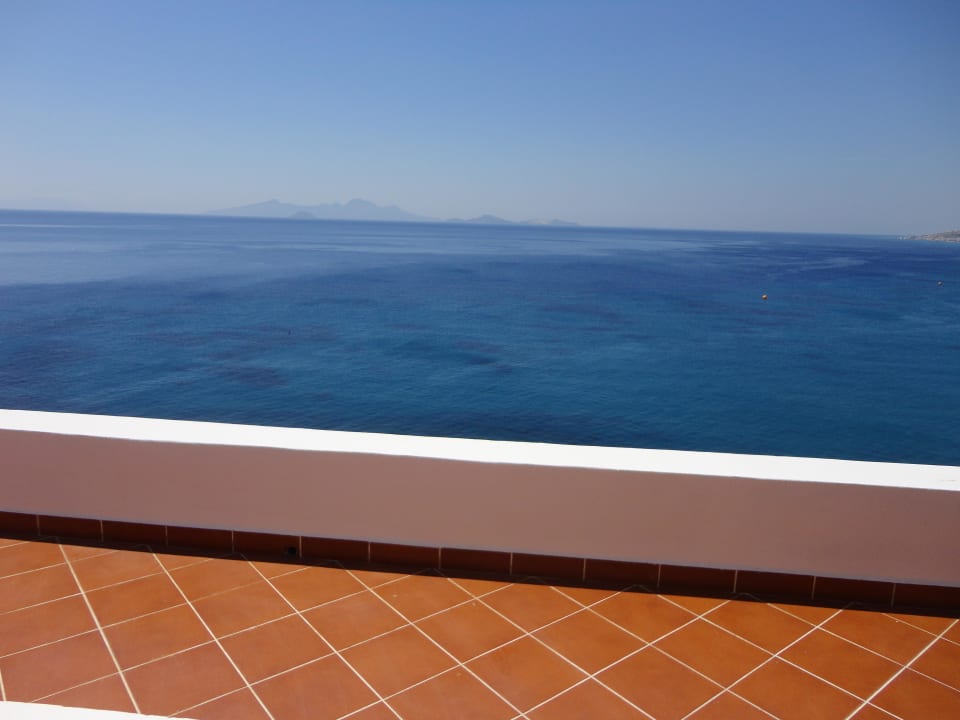 Widok na wybrzeże Mitsis Summer Palace