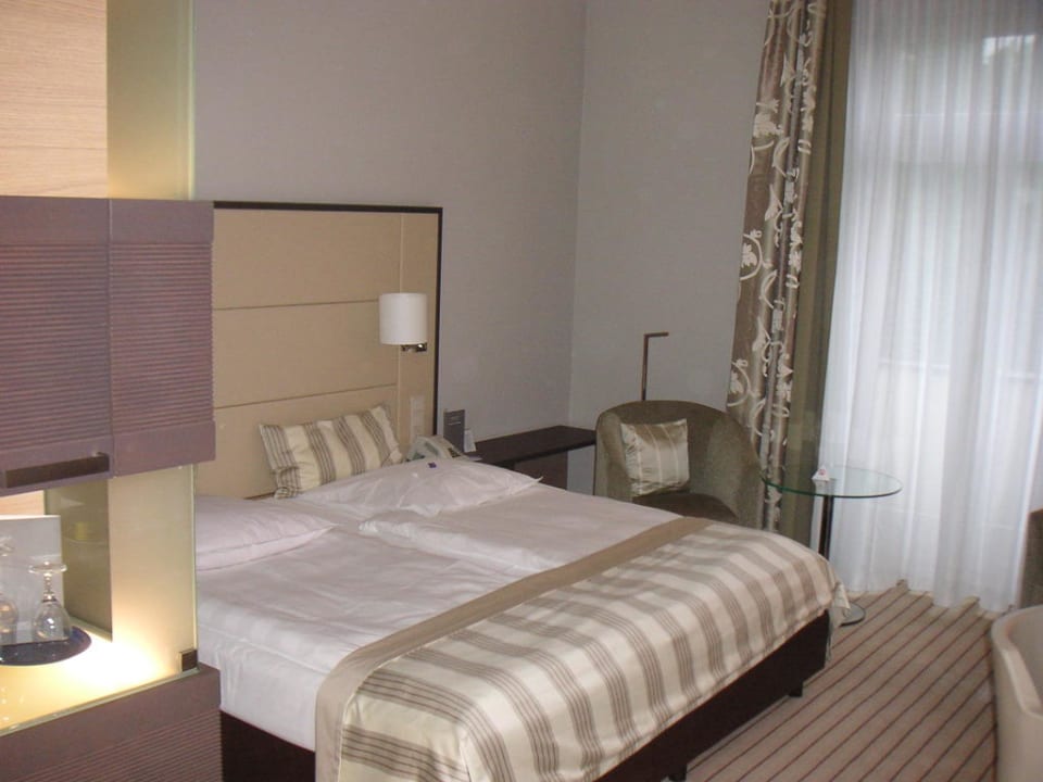 Blick in das Zimmer Steigenberger Hotel Bad Neuenahr