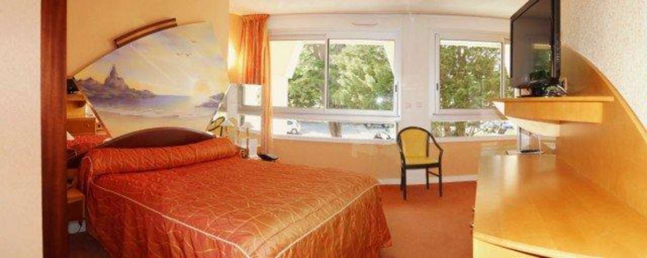 Double Confort côté rue Inter Hotel Le Crystal