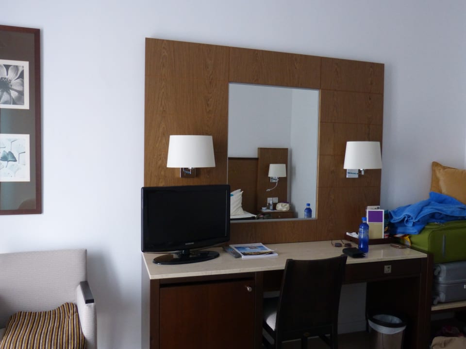 Zimmer Mediterranean Beach Hotel