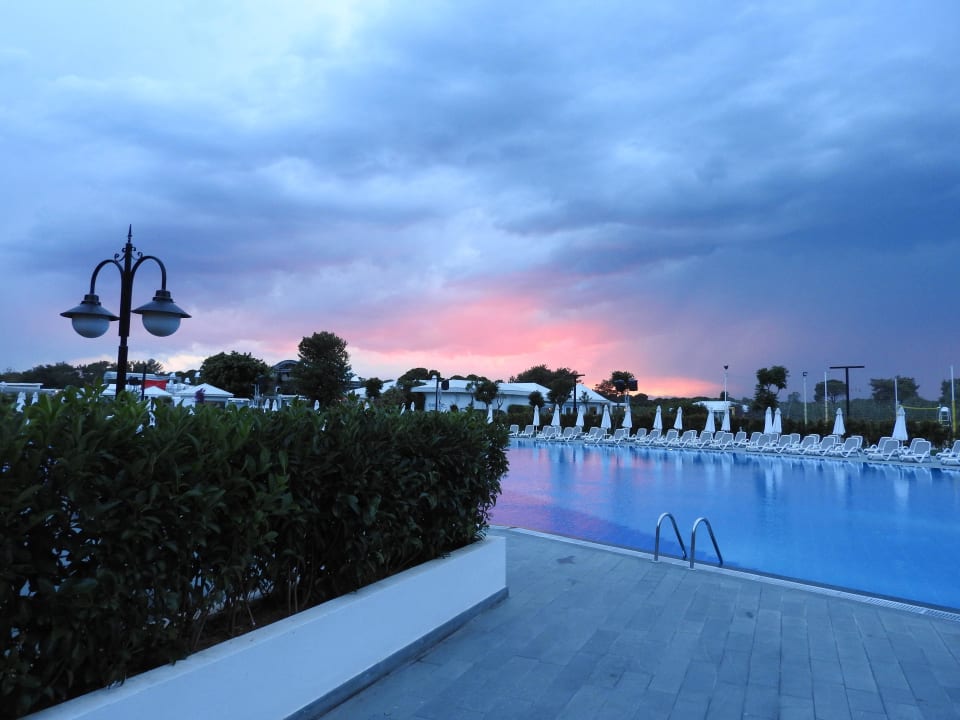 Pool abends Titanic Deluxe Golf Belek