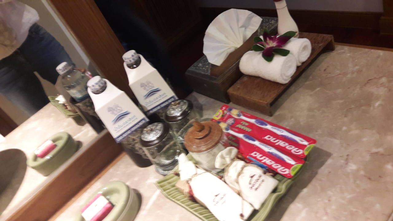 Zahnpasta, Zahnbürste, Rasierzeug - alles da! Santiburi Koh Samui