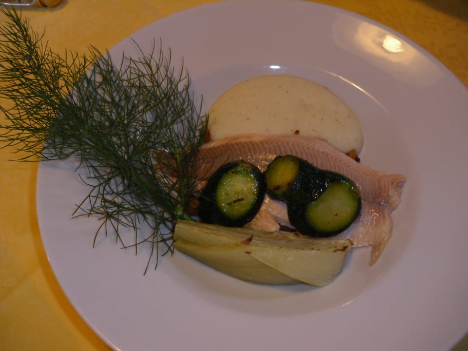 Bachforelle mit feinem frischen Gemüse Hotel-Chalet Pennhof