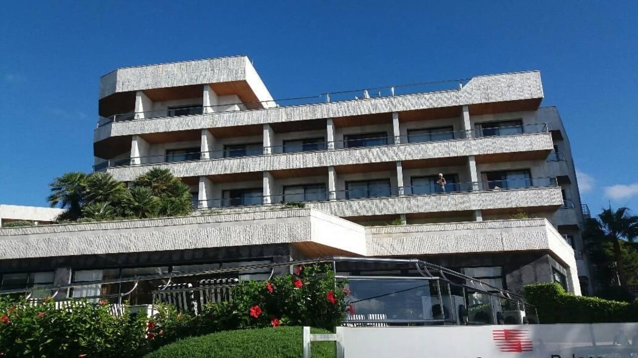 Eingang Serrano Palace in Meeresrichtung Hotel Serrano Palace