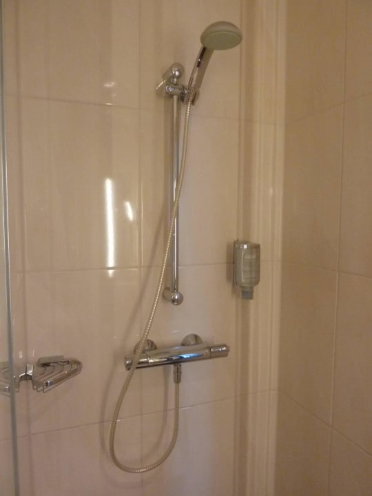 Bad/Dusche IntercityHotel Hannover