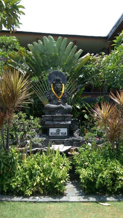 Hotel Eingangsbereich mit schönem Garten und Baute Hotel Wina Holiday Villa