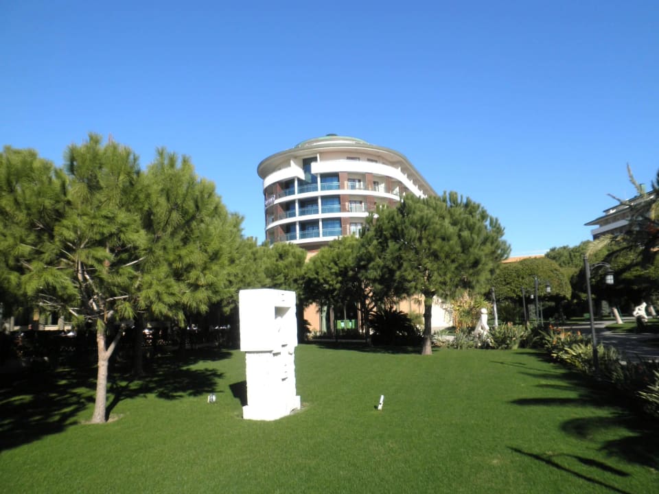 Weg Richtung Hauptgebäude Voyage Belek Golf & Spa