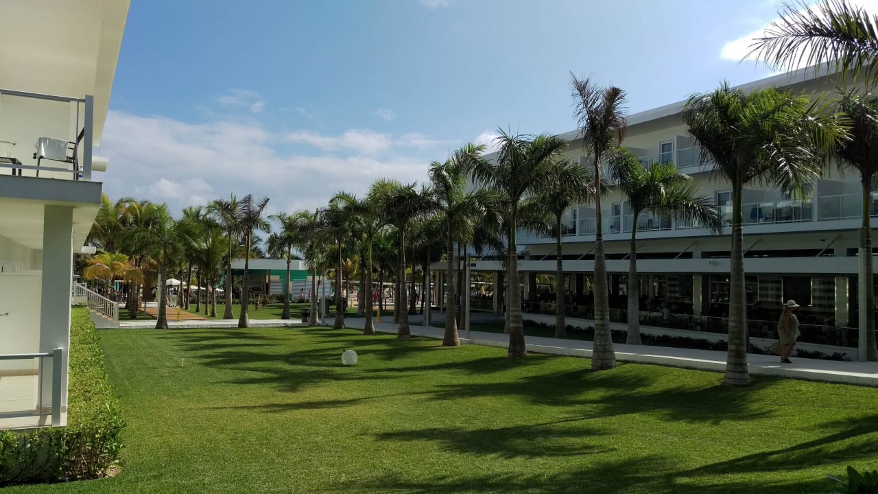 Blick zum Pool-Restaurant. Hotel Riu Playacar
