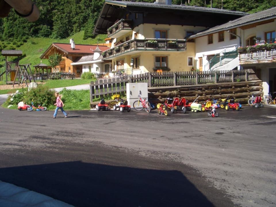 Haupthaus mit Anmeldung und Spielgerätedepot Feriendorf Holzleb'n