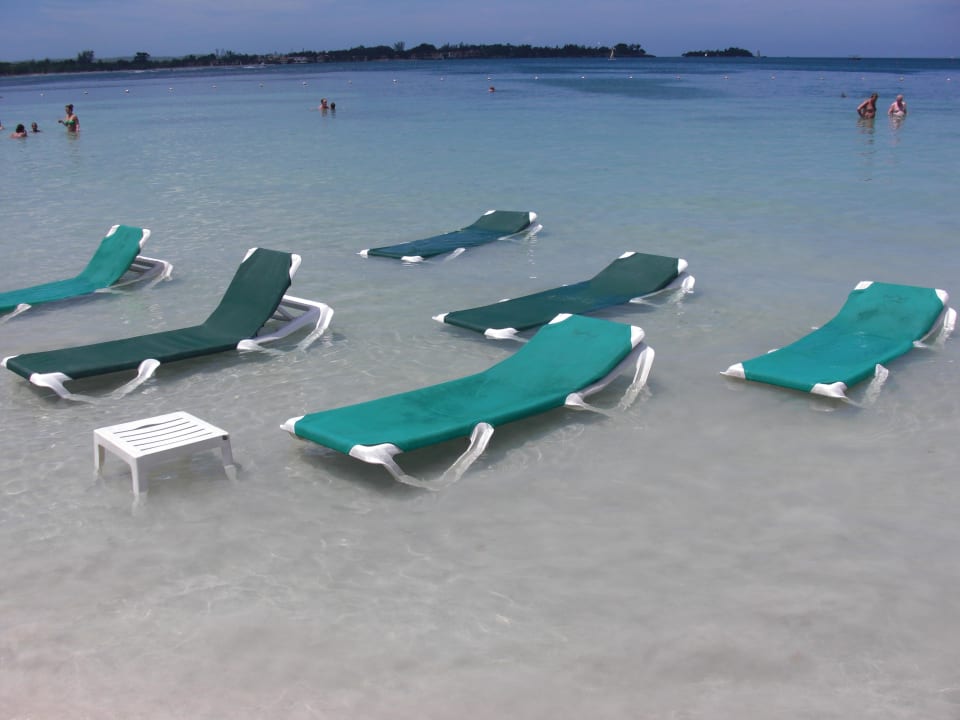 Cool, die Liegen im Wasser Hotel Riu Palace Tropical Bay