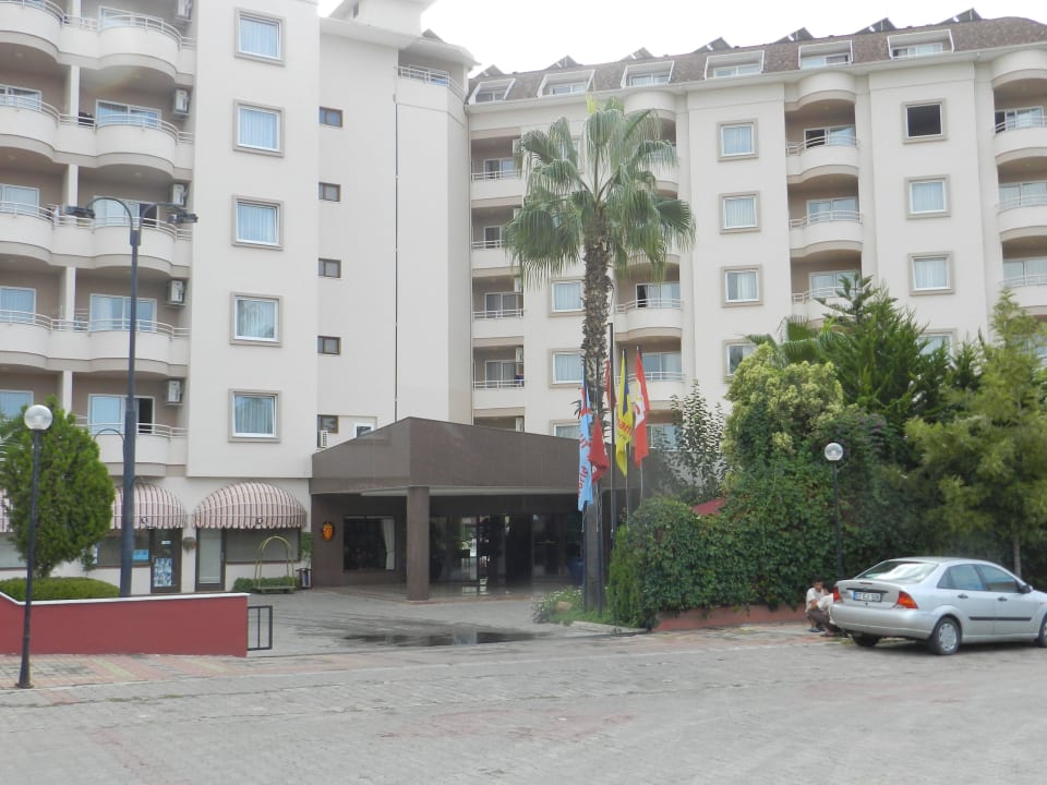 Hoteleingang Hotel Royal Garden Beach