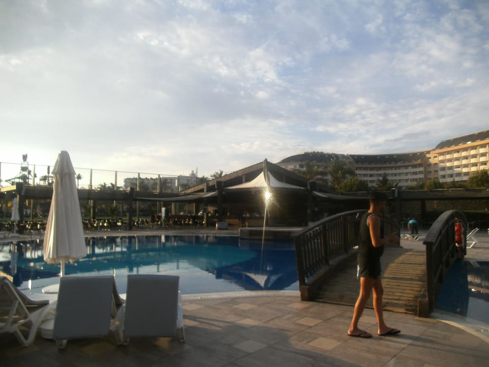 Poolbar und Pool Long Beach Alanya