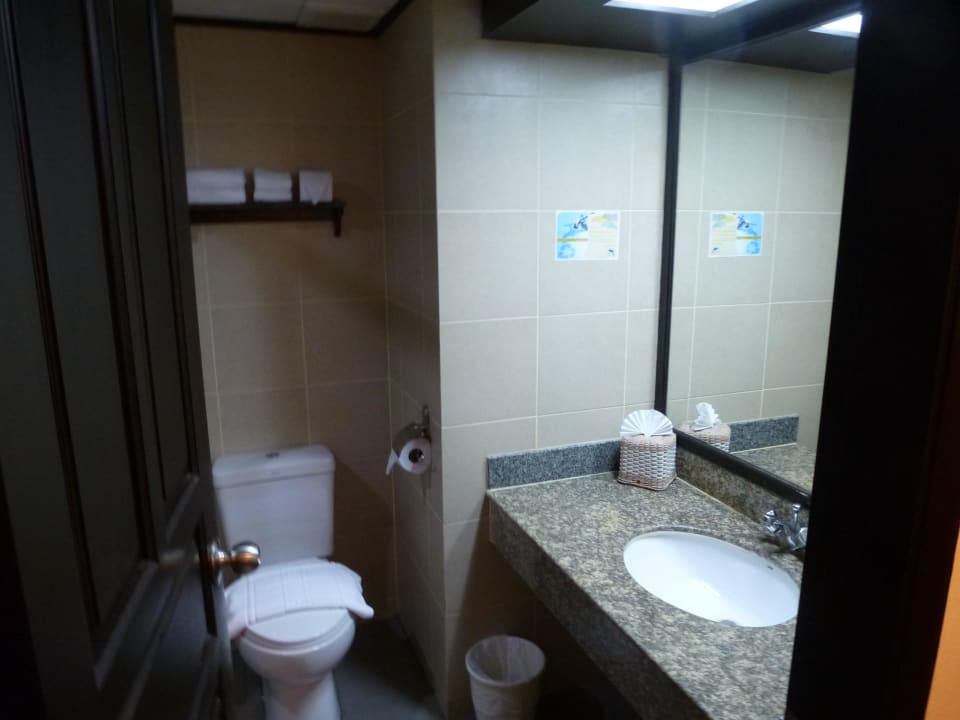 Bad mit Dusche Hotel Thara Patong Beach