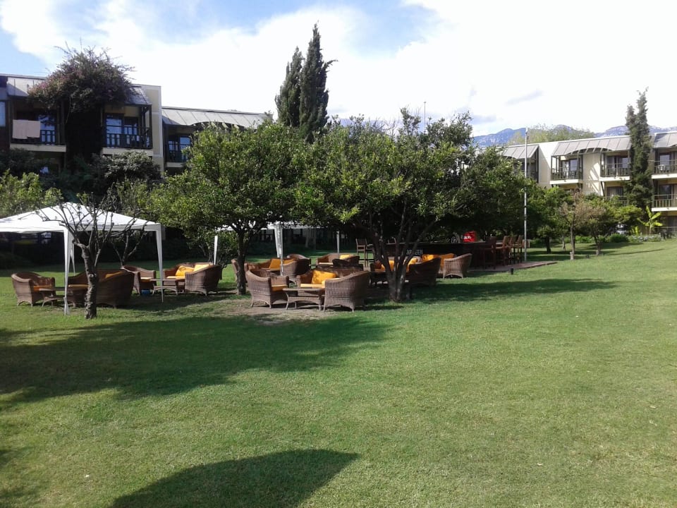 Вечером тут пивной бар Limak Limra Hotel & Resort