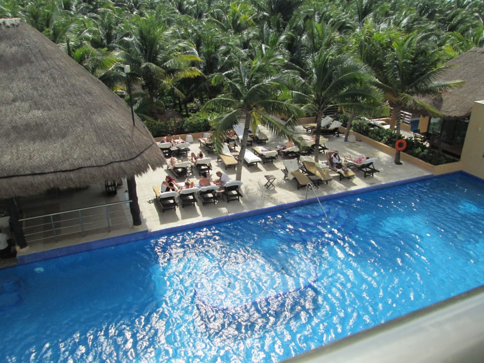 Blick auf den Pool TUI BLUE El Dorado Seaside Suites